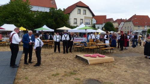 an Plan und Infostand